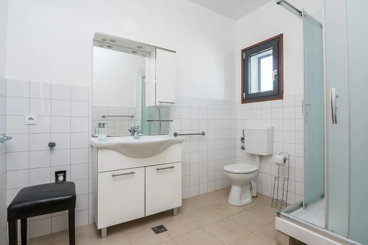 Apartments By The Sea Vir - 18515 Κροατία